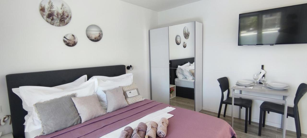 Rooms Lucky Makarska Exteriör bild